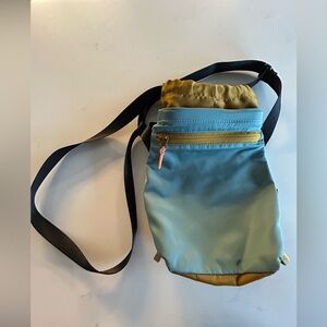 Lululemon Crossbody/ WaterBottle bag with front zip, colour blocked -blue/tan